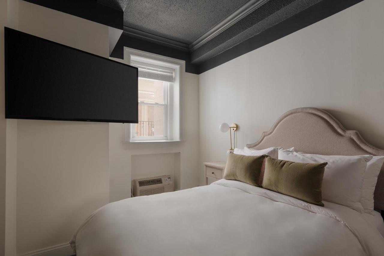Dupont Circle Embassy By Found Distrito de Colúmbia