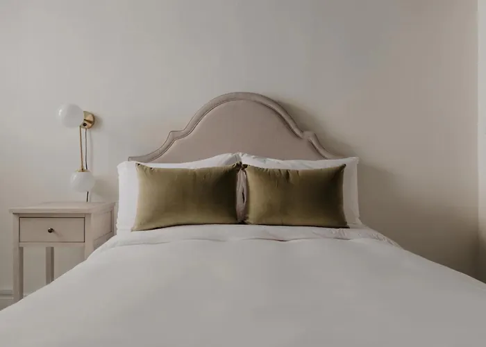 Dupont Circle Embassy Inn By Found